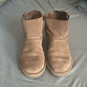 UNLINED mini UGG BOOTS! Worn a few times! Color is g grey women’s size 9